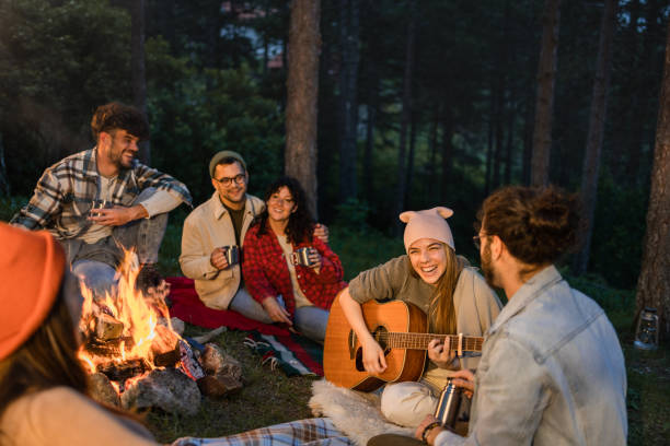 mit Familie am Feuer